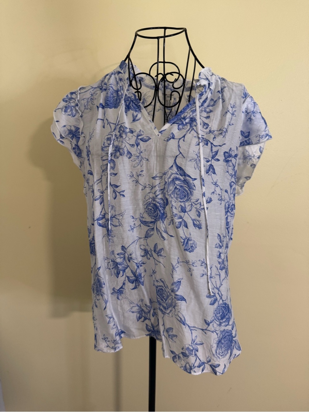 NWT Haver & Blair Floral Lightweight Blue and White Short Sleeve Blouse Size XL